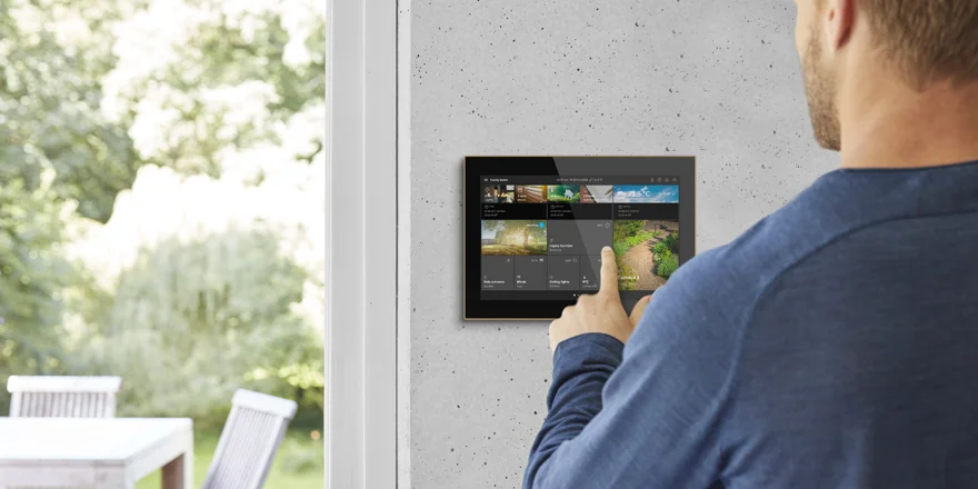Touch panels 880x440